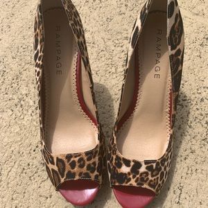 Hot leopard print heels!